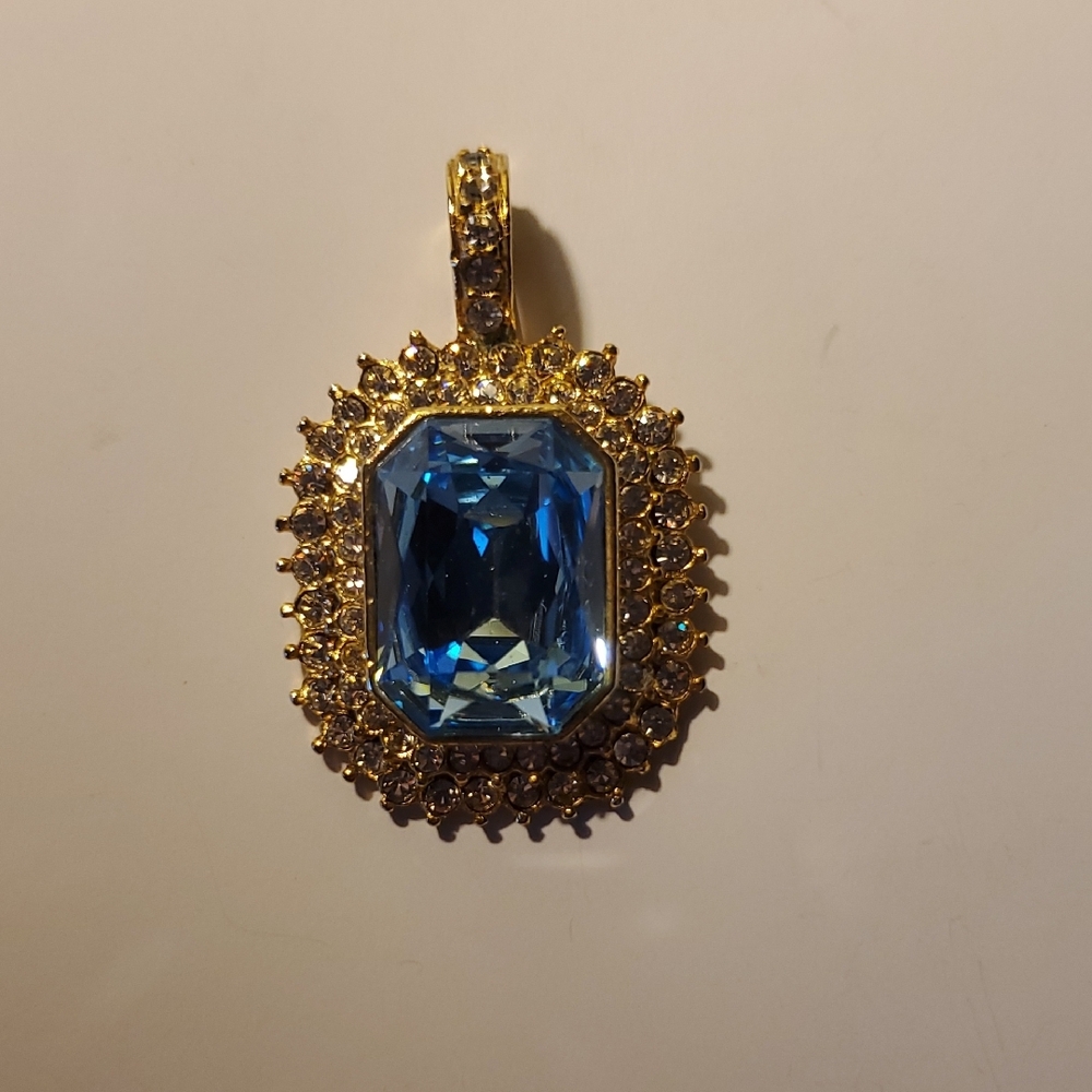 Elegant Blue and Gold Pendant